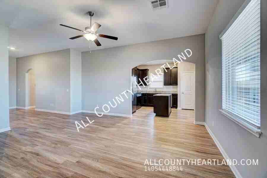 309 E Georgia Ter - Photo 3 of 16