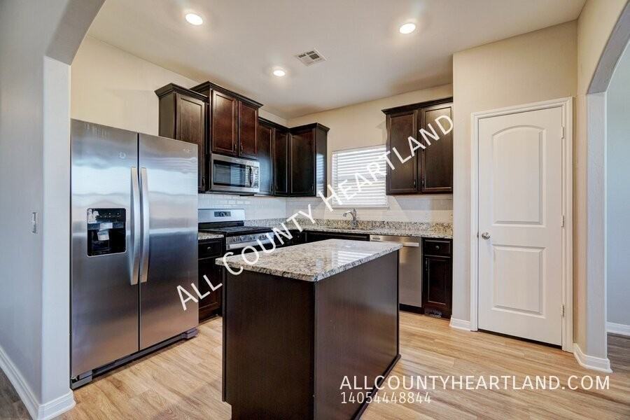 309 E Georgia Ter - Photo 4 of 16