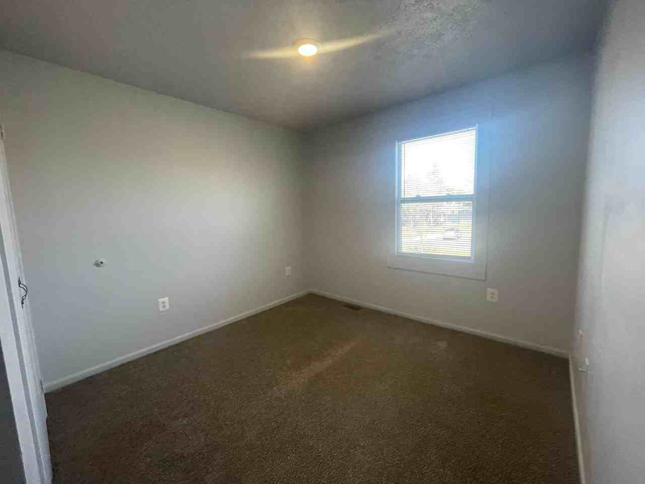 539 Kitchener St #1 - Photo 7 of 21