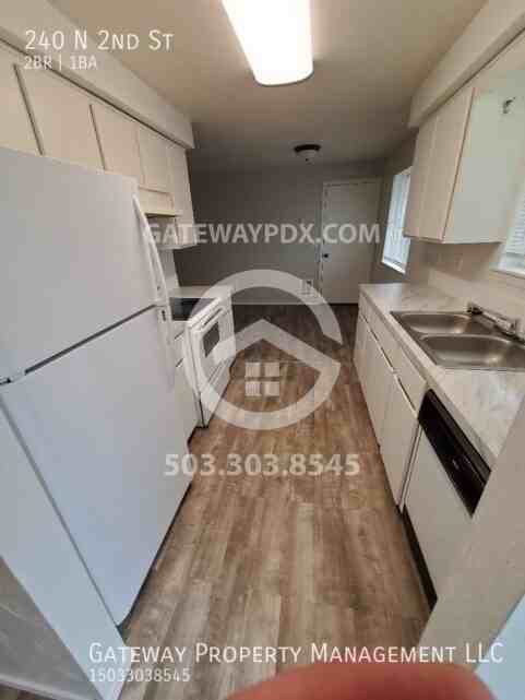 240 N 2nd St - Photo 5 of 21