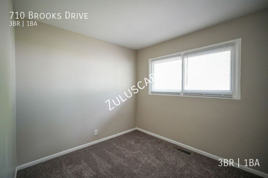 710 Brooks Dr - Photo 3 of 24