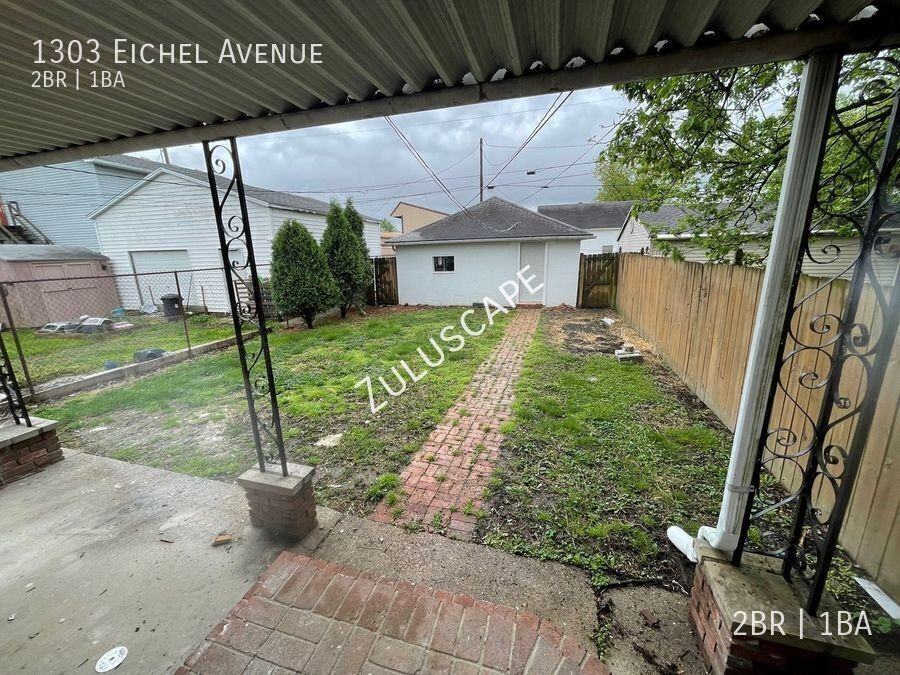 1303 E Eichel Ave - Photo 5 of 11
