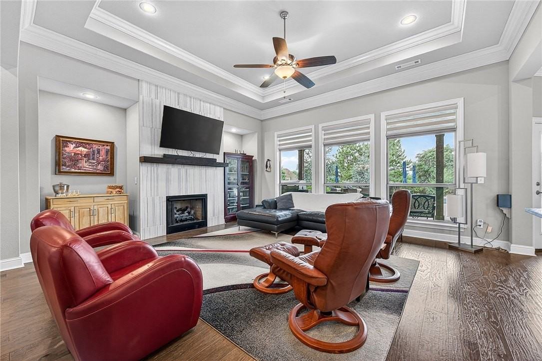1202 Birkshire Cir - Photo 4 of 44