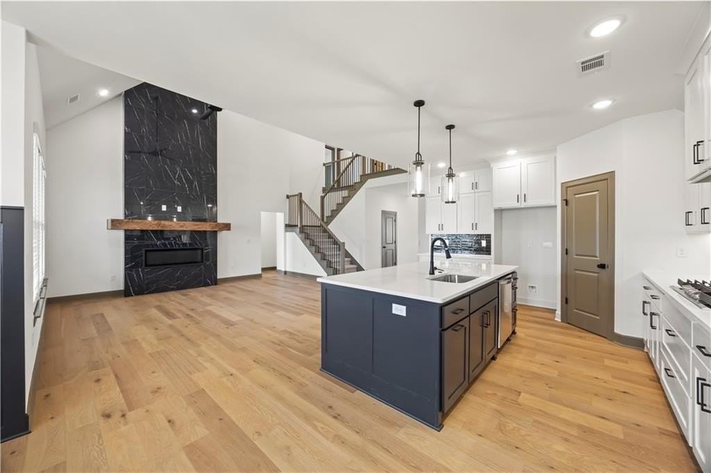 1241 Mammoth St - Photo 4 of 38