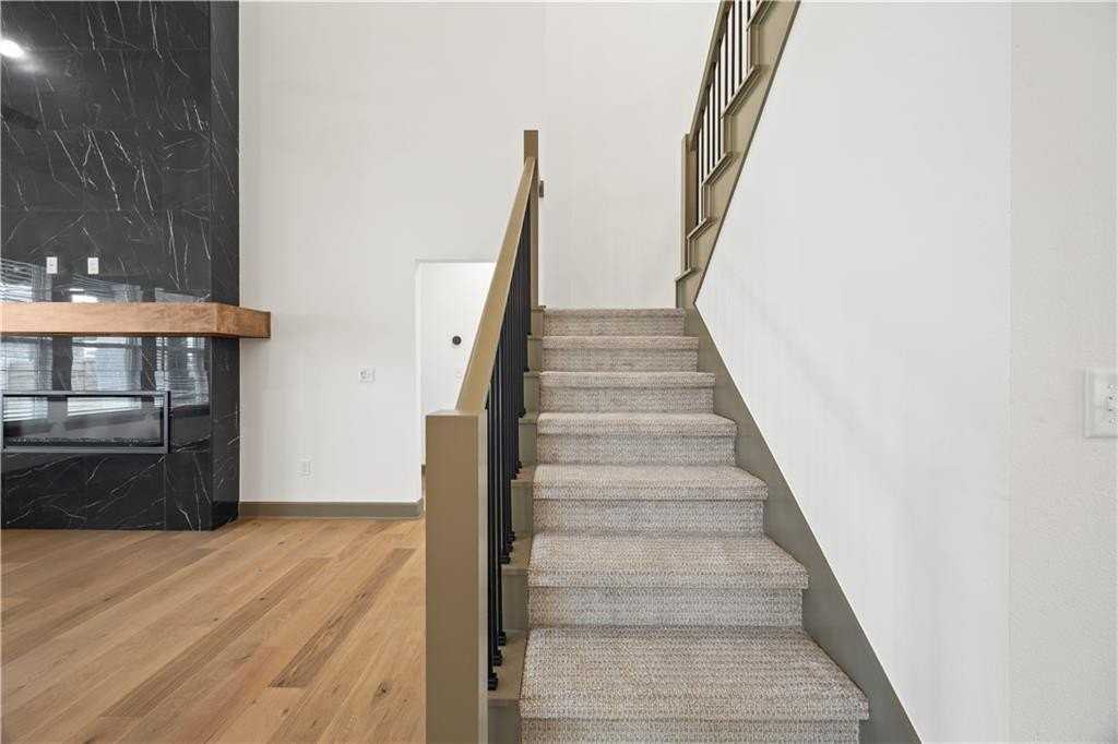 1241 Mammoth St - Photo 7 of 38