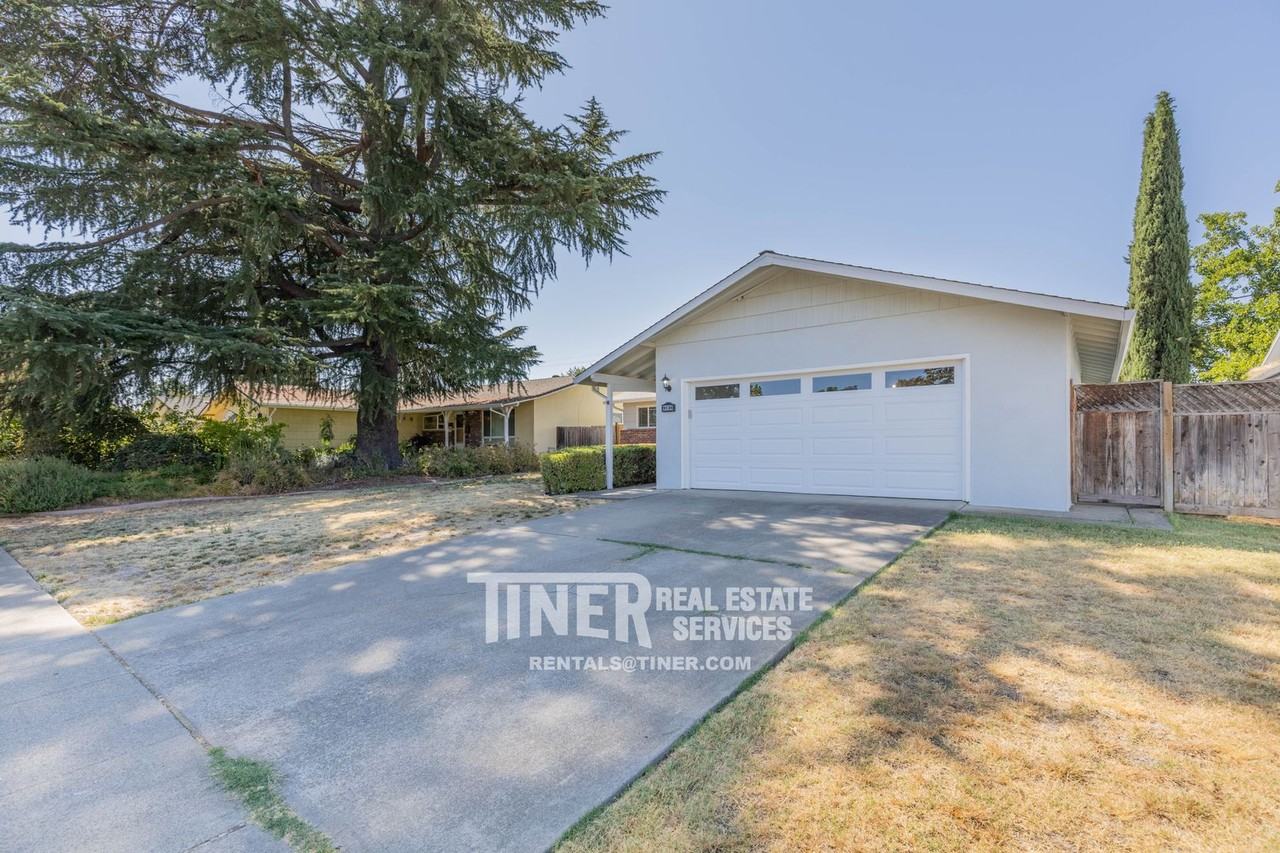 9136 Cecile Way - Photo 2 of 35