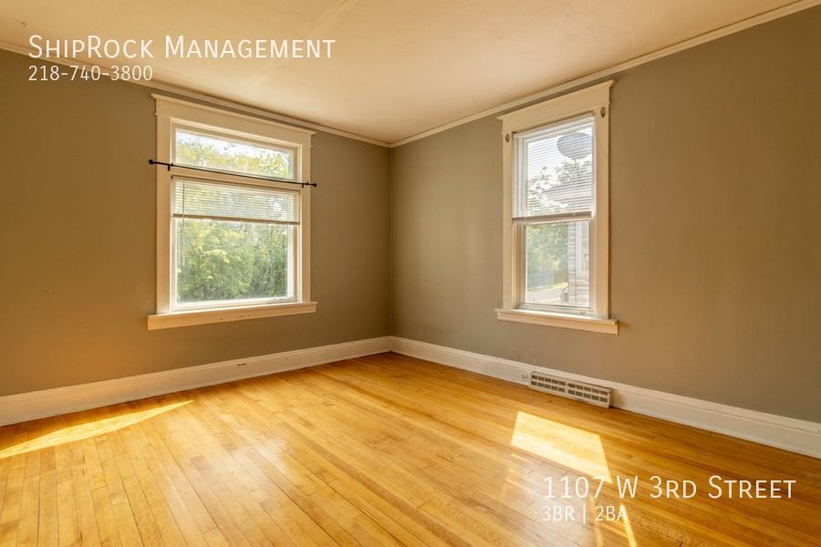 1107 W 3rd St - Photo 4 of 19