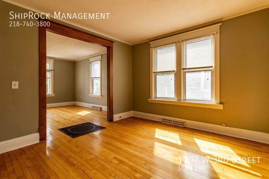 1107 W 3rd St - Photo 6 of 19