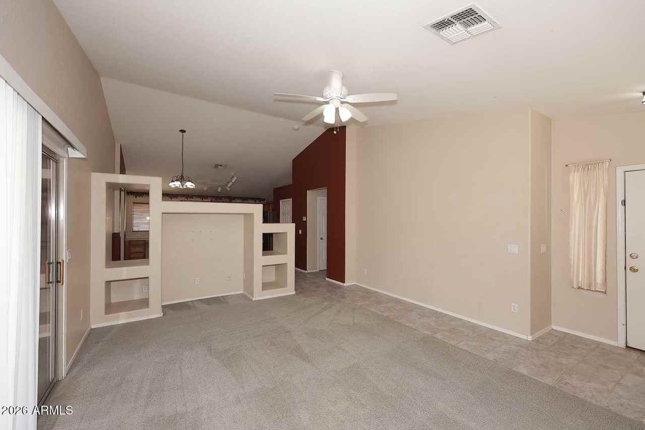 10945 W Loma Ln - Photo 2 of 34