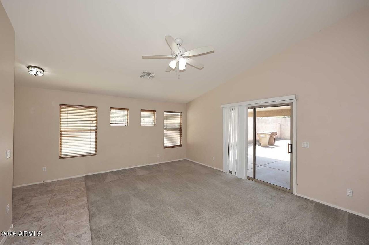 10945 W Loma Ln - Photo 3 of 34