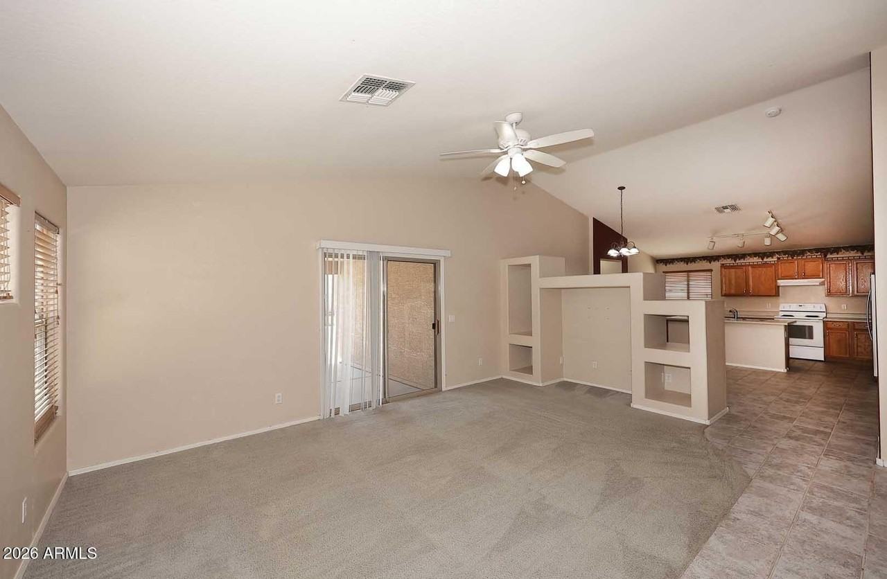 10945 W Loma Ln - Photo 4 of 34
