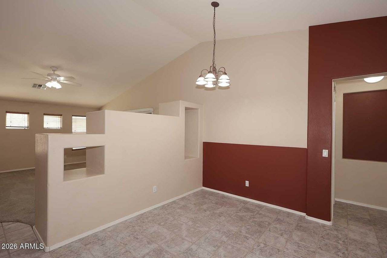 10945 W Loma Ln - Photo 5 of 34