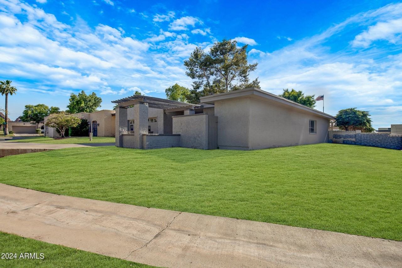 2514 N 60th Pl - Photo 2 of 50