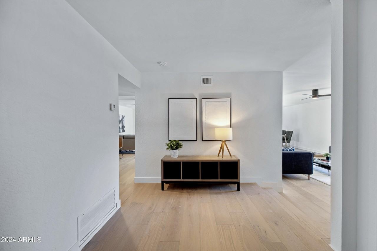 2514 N 60th Pl - Photo 4 of 50