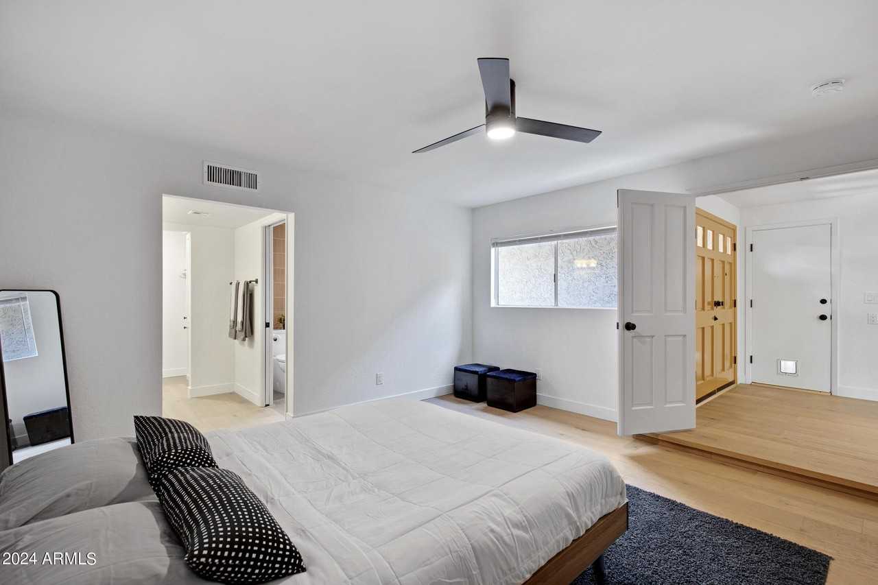 2514 N 60th Pl - Photo 7 of 50
