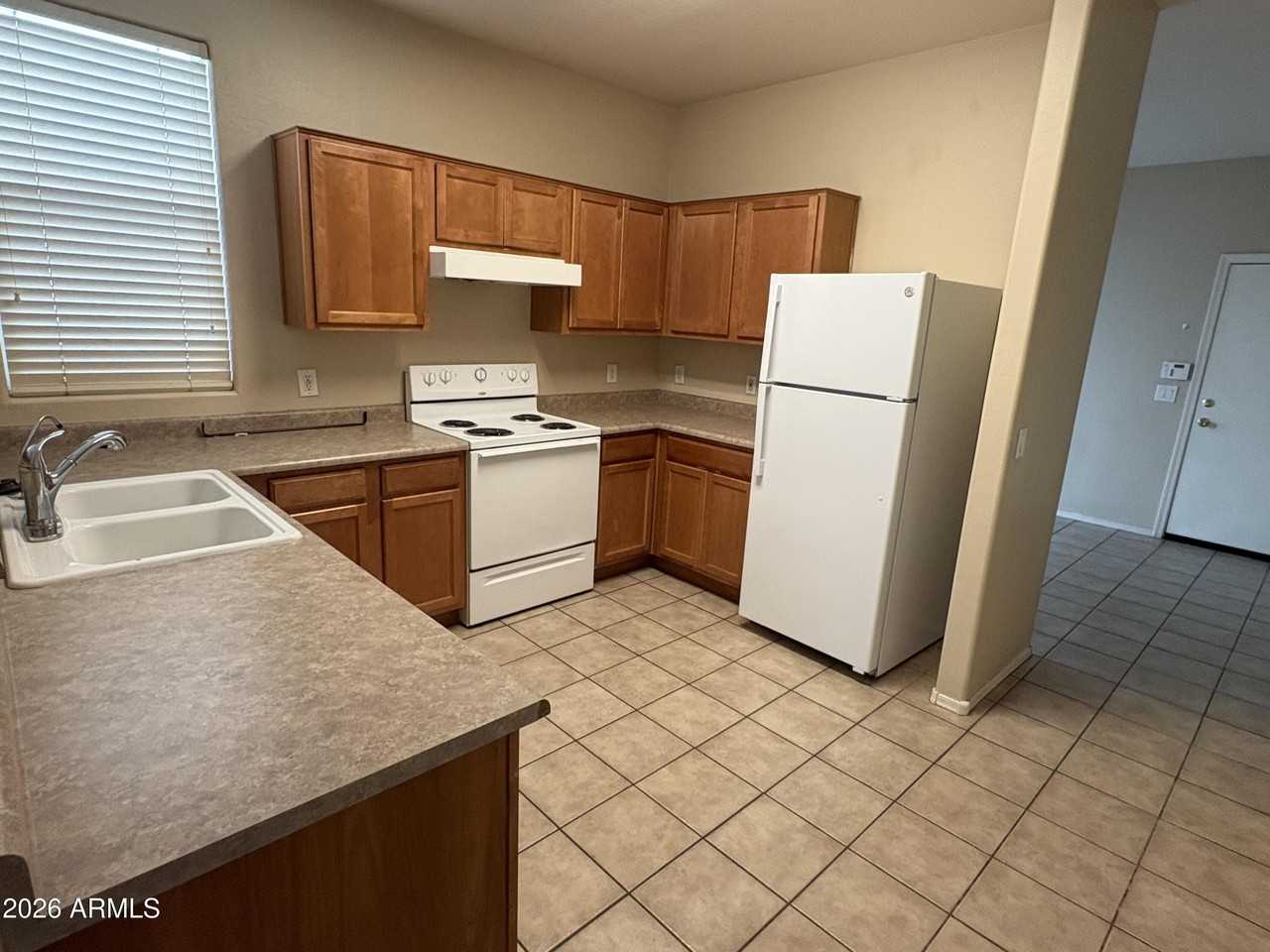 6616 W Adams St - Photo 2 of 13