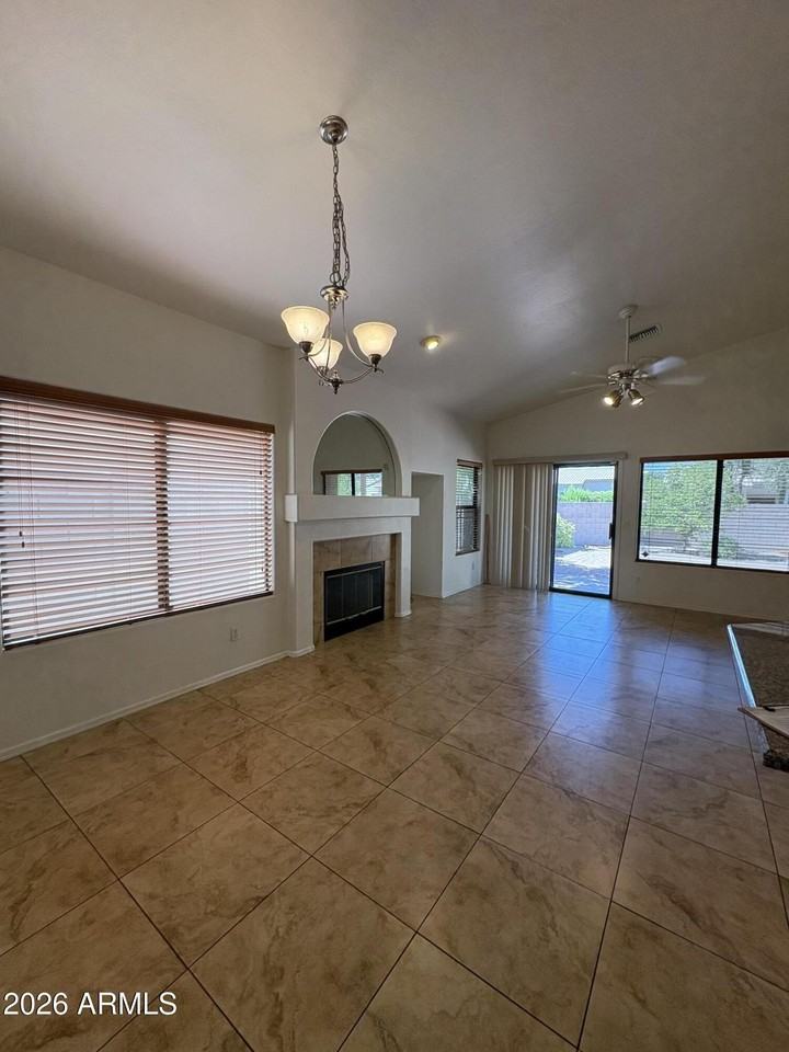 1885 E Drake Dr - Photo 5 of 16