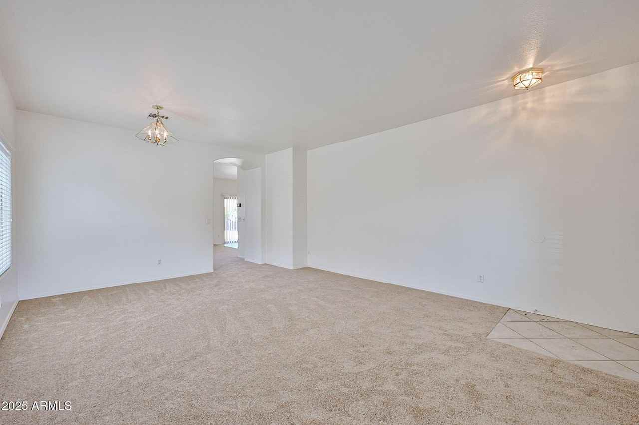 14584 W Watson Ln - Photo 5 of 33