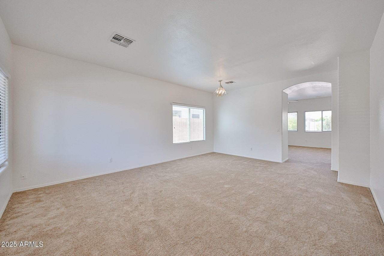 14584 W Watson Ln - Photo 6 of 33