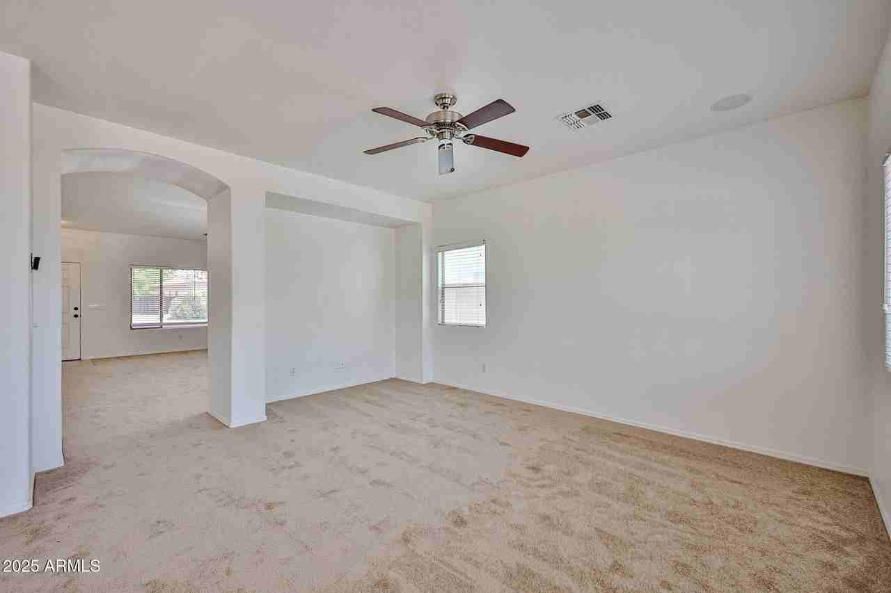 14584 W Watson Ln - Photo 7 of 33