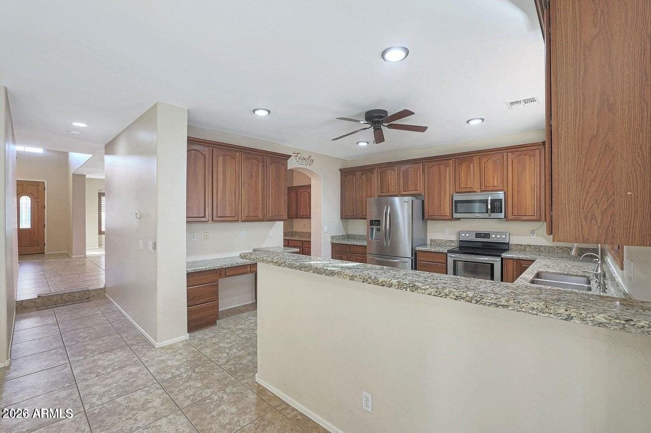 7863 W Melinda Ln - Photo 4 of 48