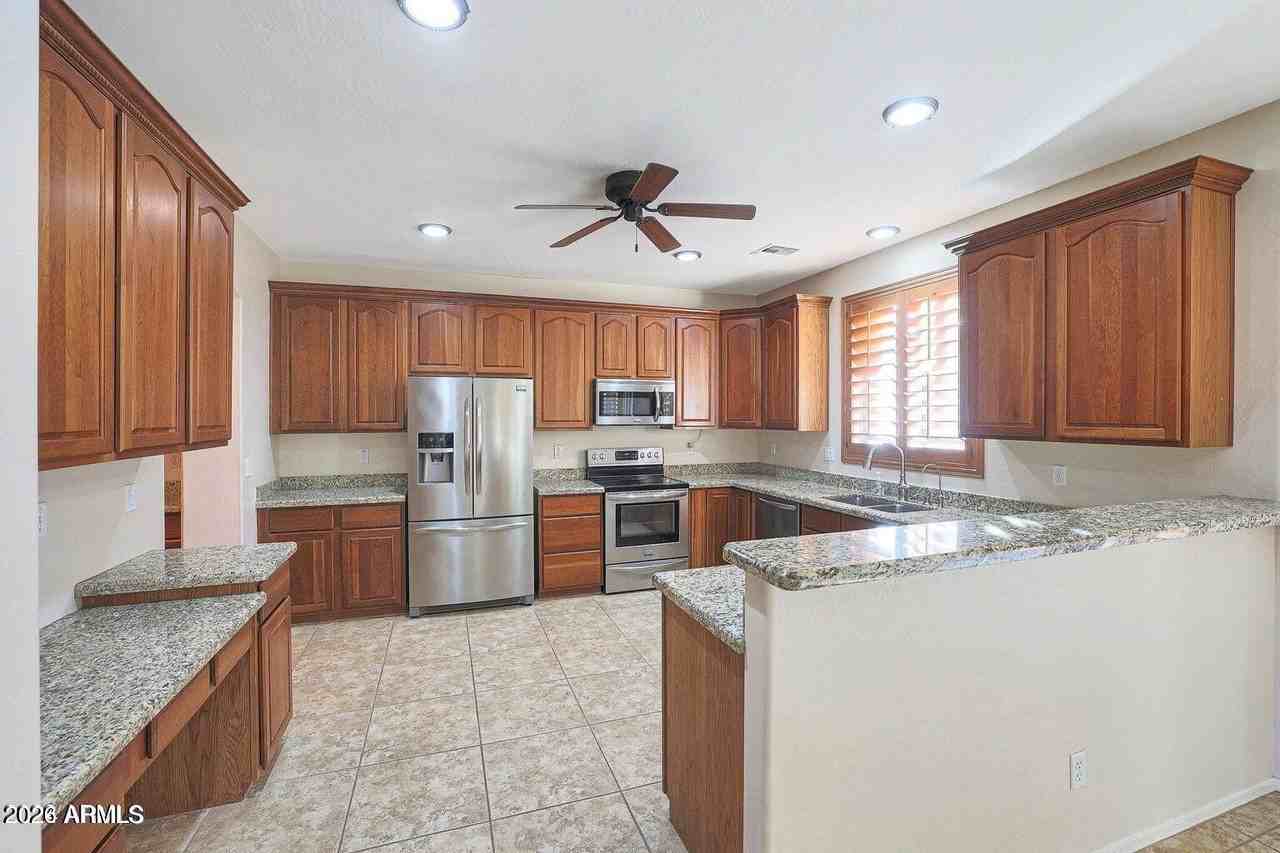 7863 W Melinda Ln - Photo 5 of 48