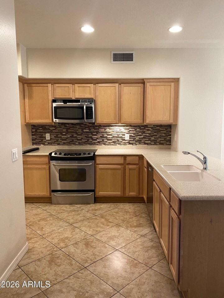 2130 W Hunter Ct #141 - Photo 2 of 6