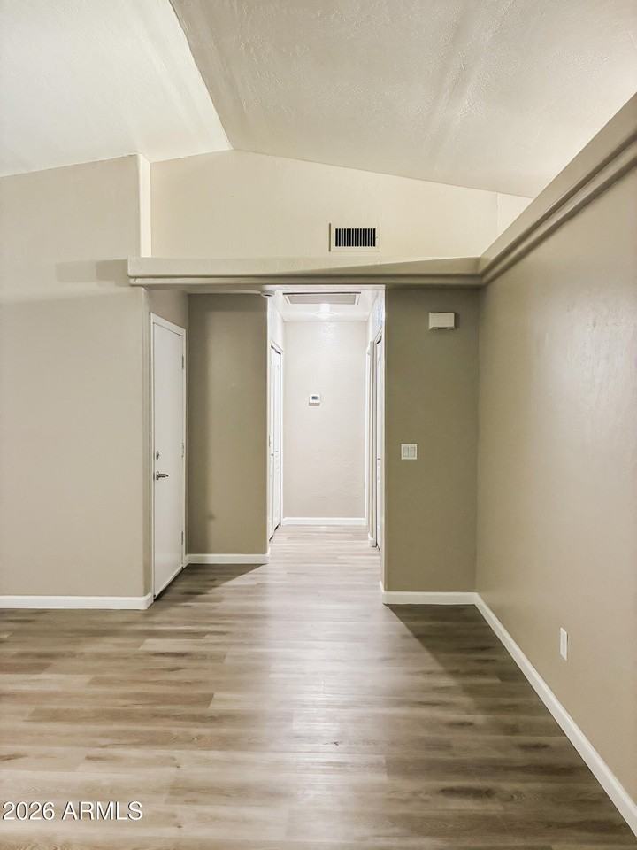 9105 W Raven Dr - Photo 5 of 15
