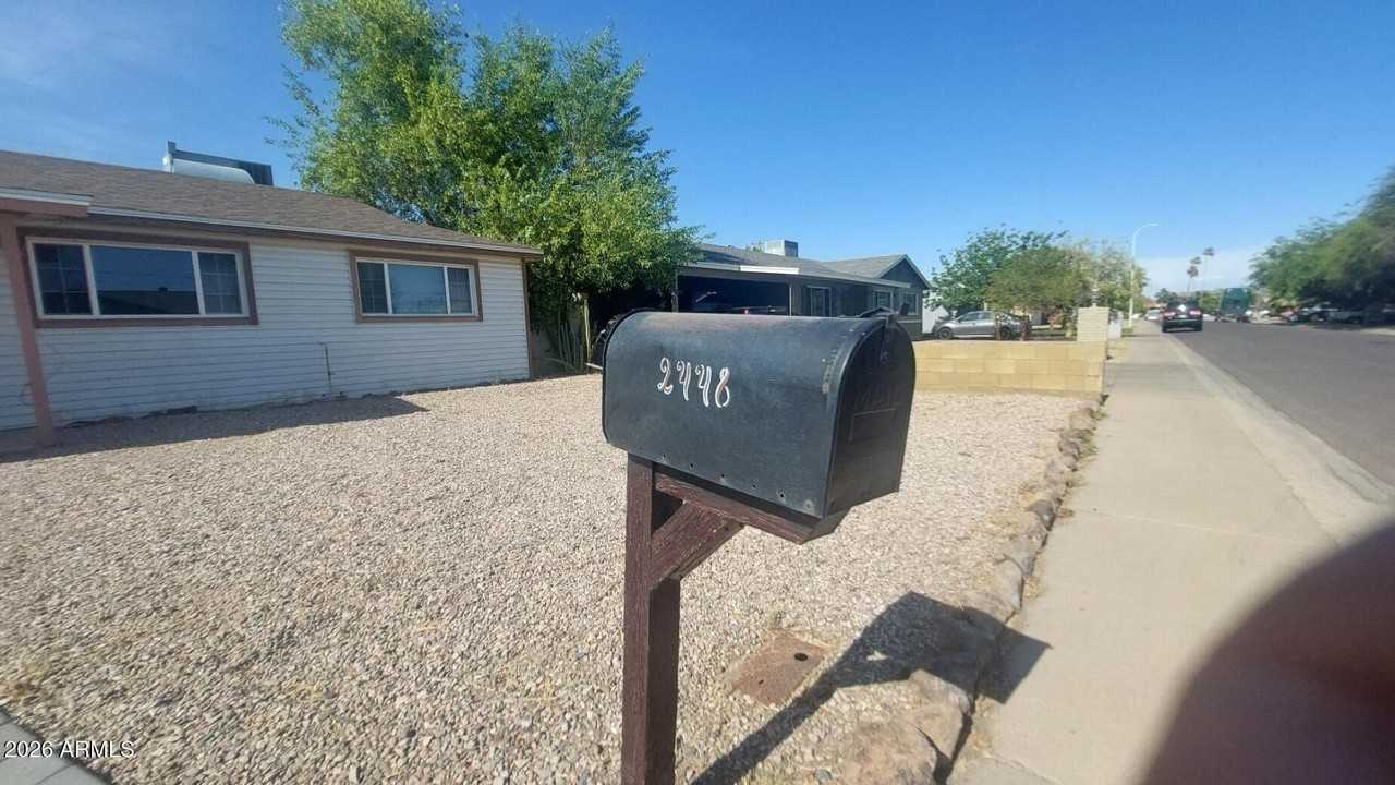 2448 W Freeway Ln - Photo 2 of 27