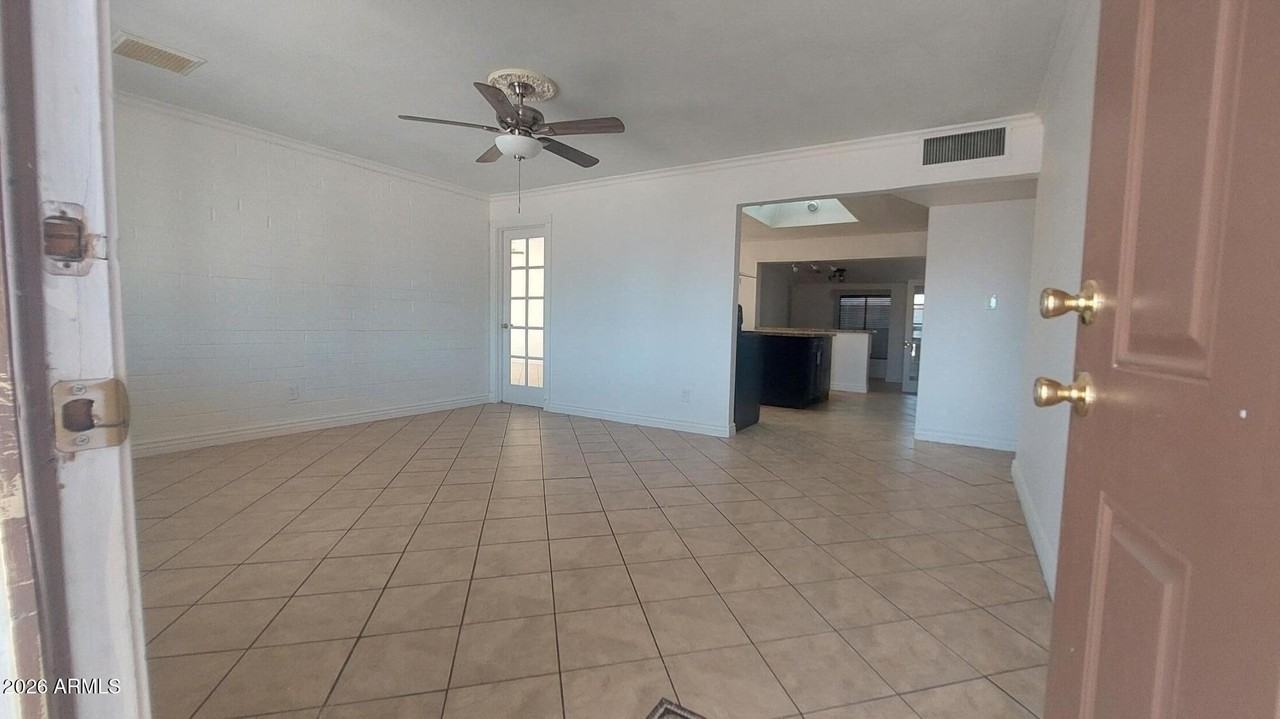 2448 W Freeway Ln - Photo 3 of 27
