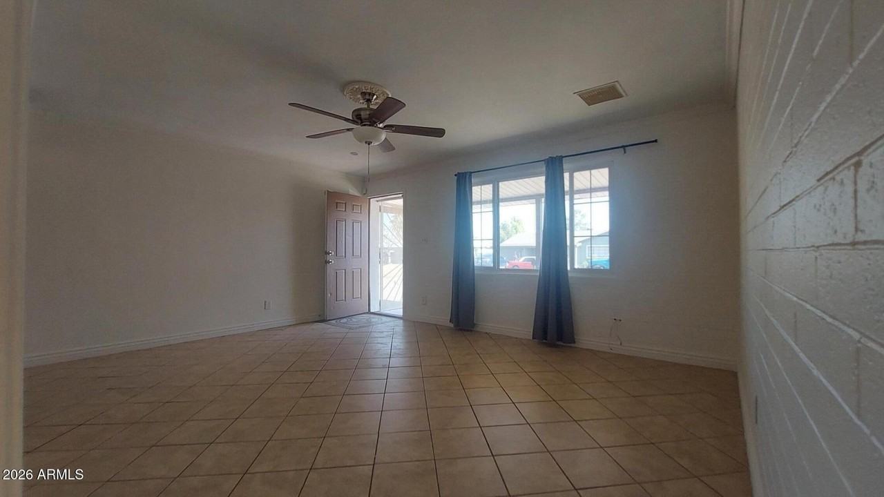 2448 W Freeway Ln - Photo 4 of 27