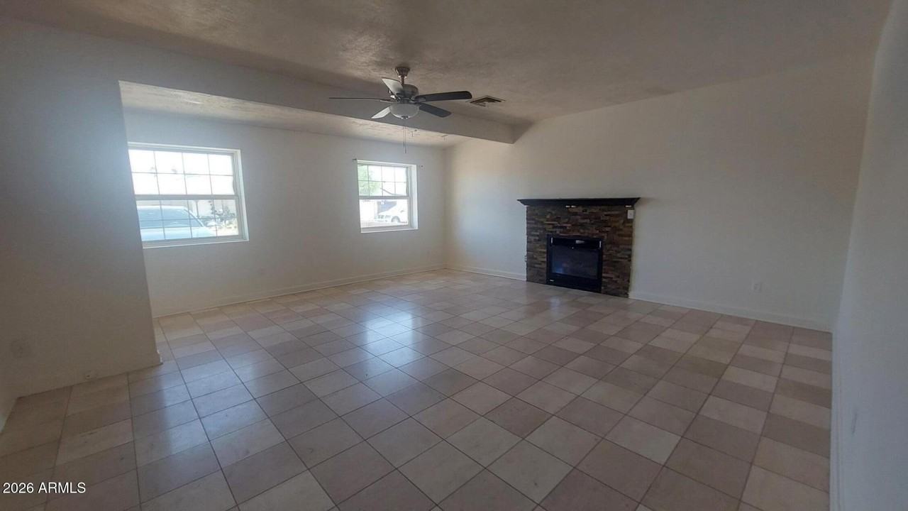 2448 W Freeway Ln - Photo 5 of 27