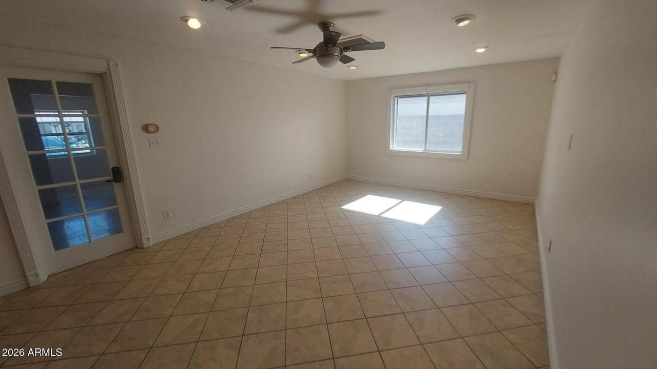 2448 W Freeway Ln - Photo 7 of 27