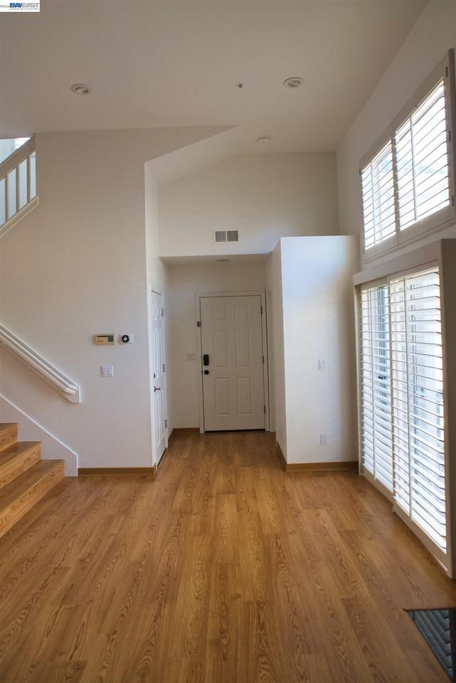 2009 Swan St - Photo 4 of 14