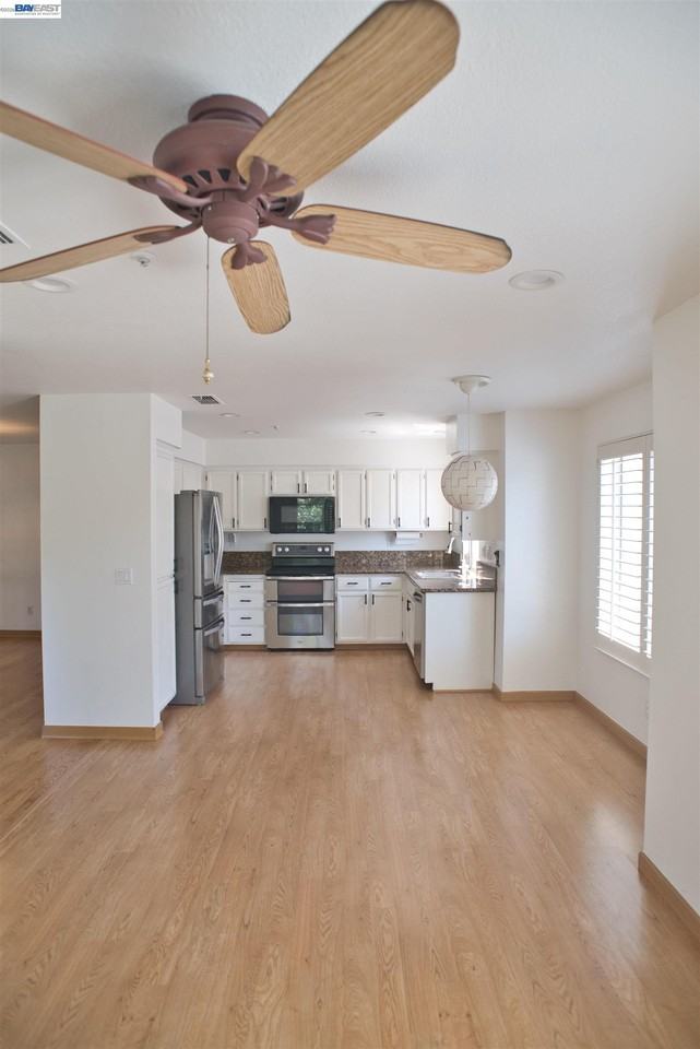 2009 Swan St - Photo 7 of 14