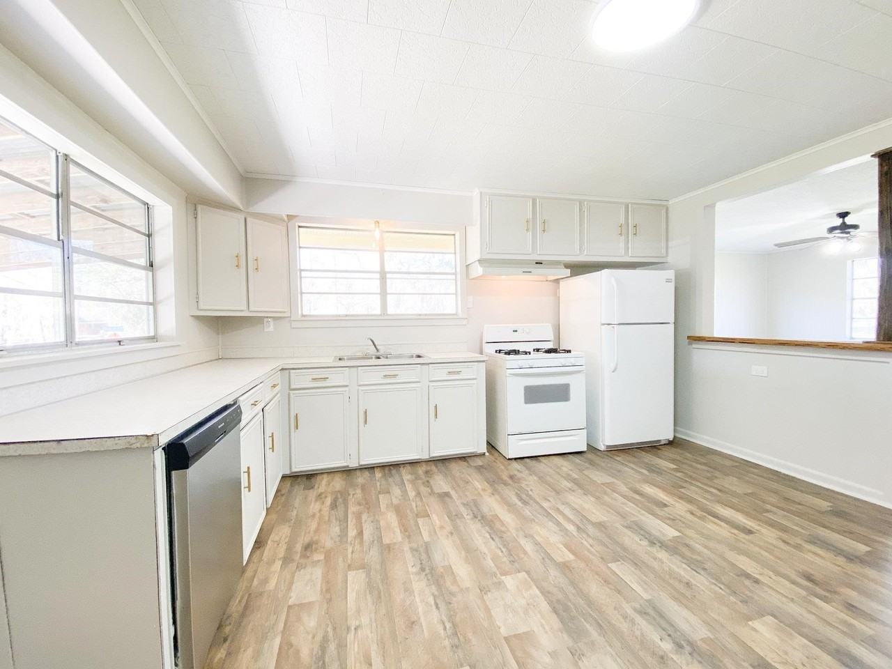 101 Phillip St - Photo 5 of 19