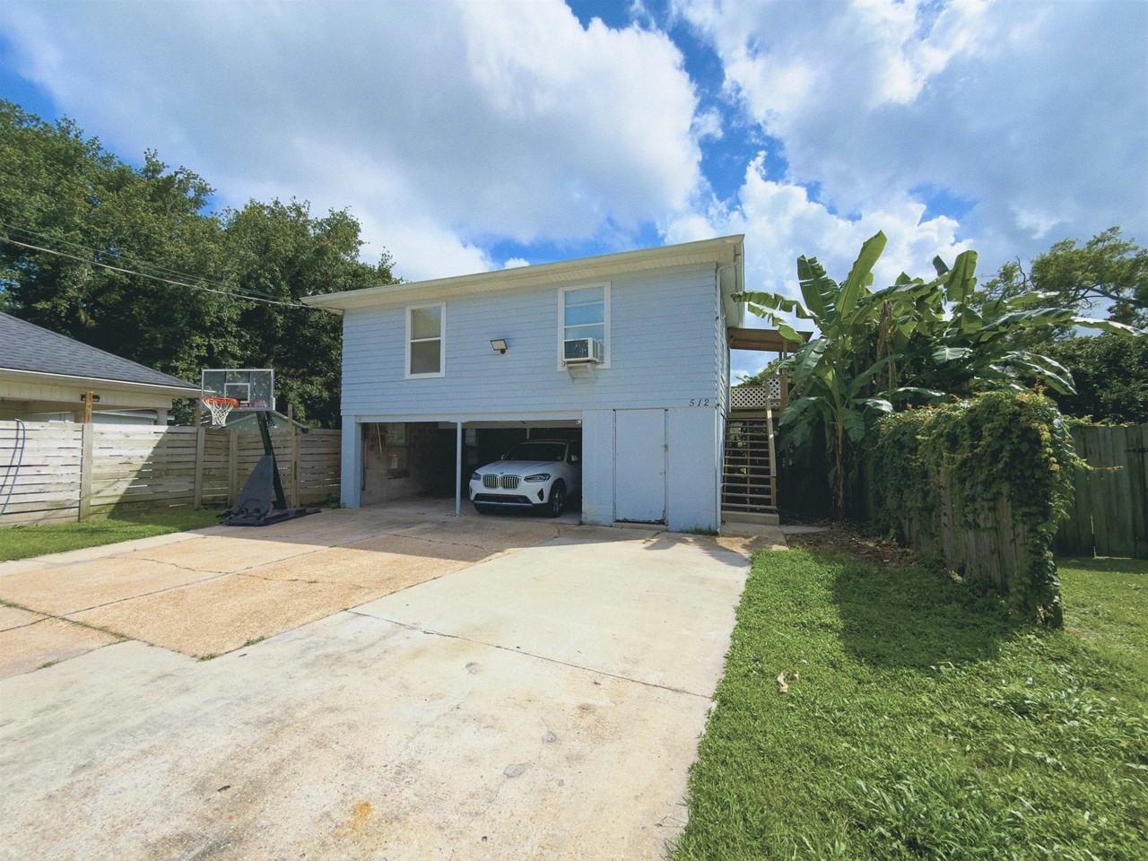 512 Crescent Blvd - Photo 2 of 9