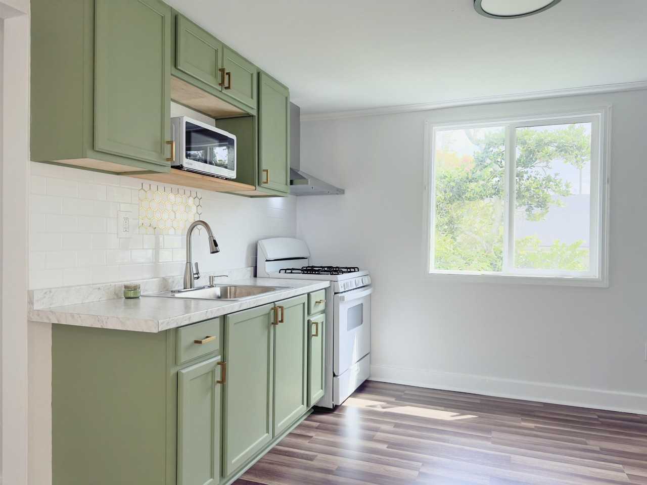 512 Crescent Blvd - Photo 3 of 9