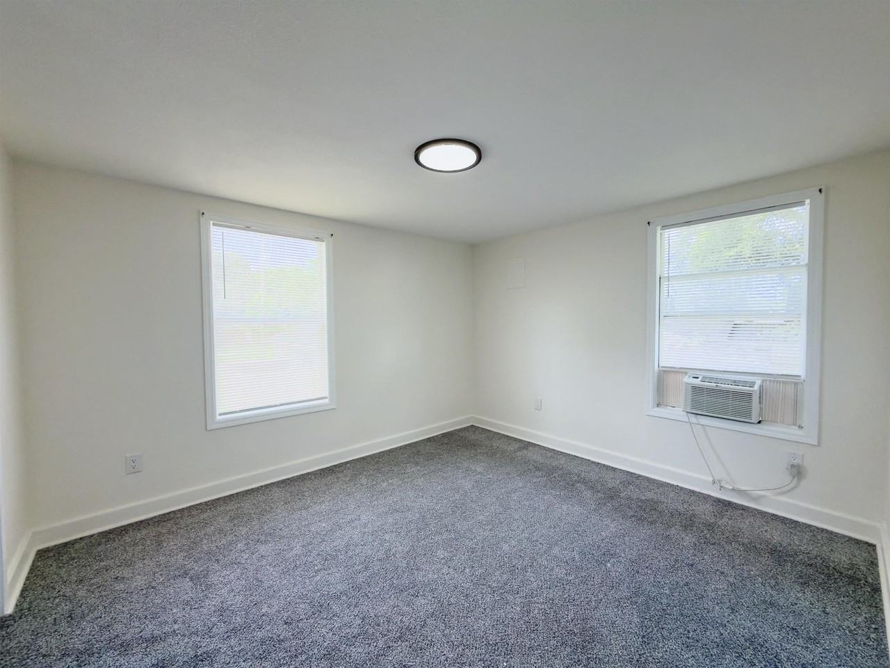 512 Crescent Blvd - Photo 6 of 9