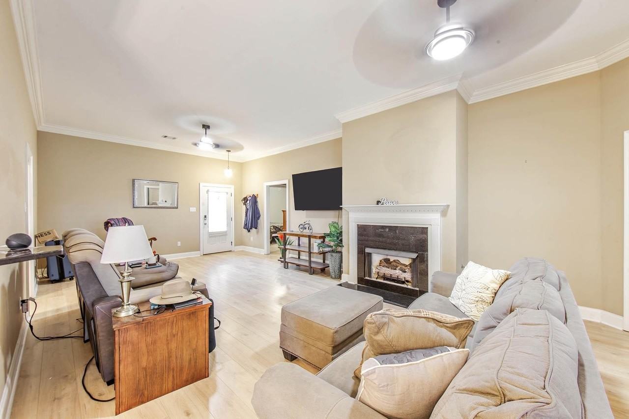 173 Laverne Dr - Photo 5 of 13