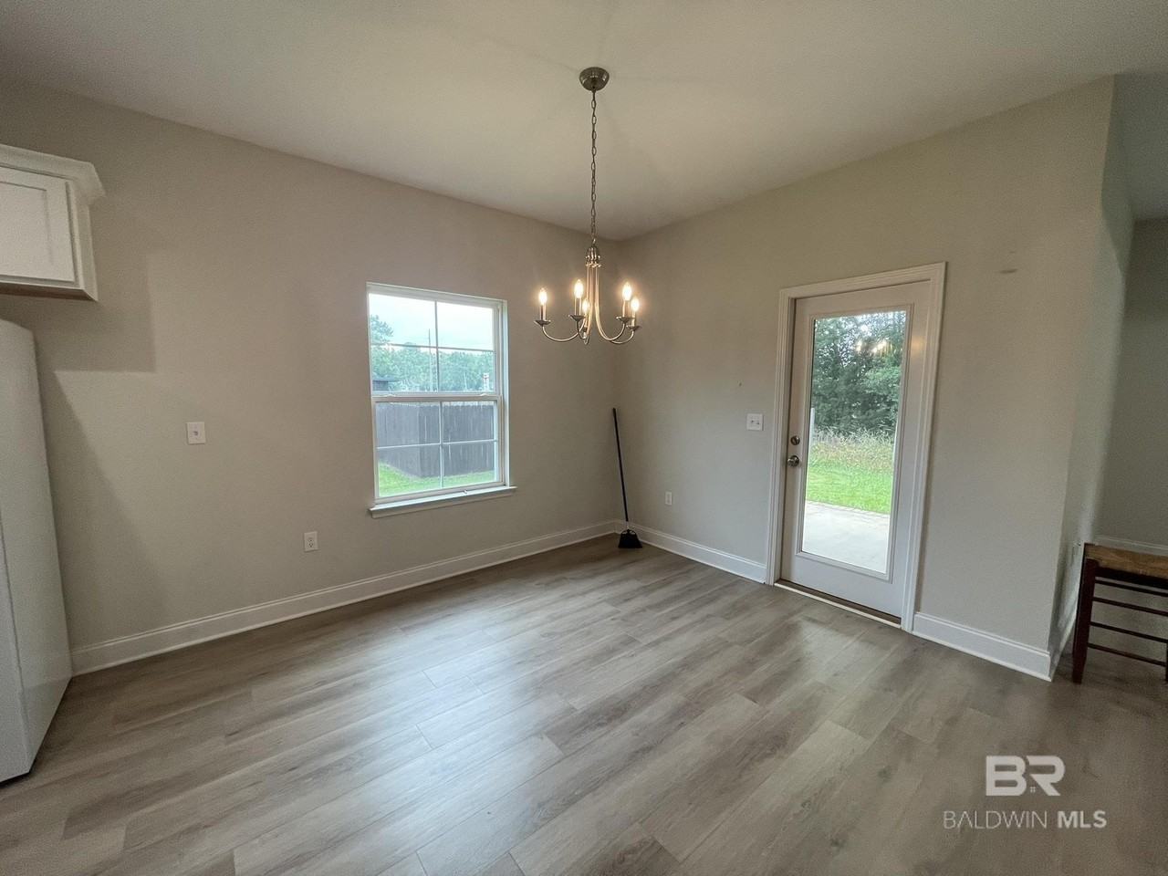 15822 Vintage St - Photo 5 of 17