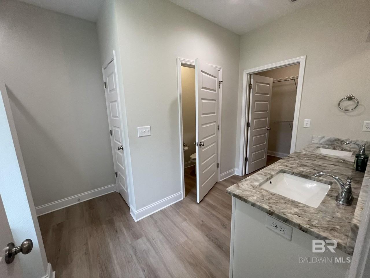 15822 Vintage St - Photo 7 of 17