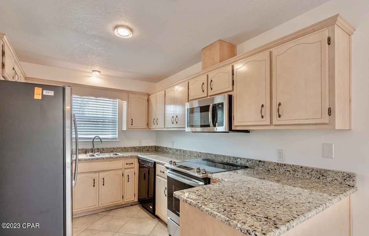 314 S Berthe Ave - Photo 3 of 31