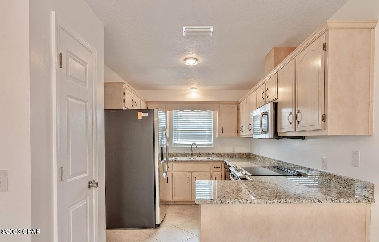 314 S Berthe Ave - Photo 4 of 31
