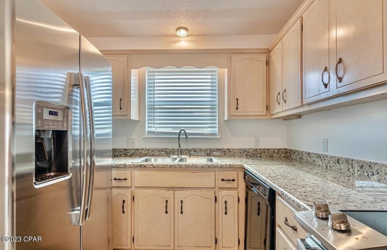314 S Berthe Ave - Photo 5 of 31