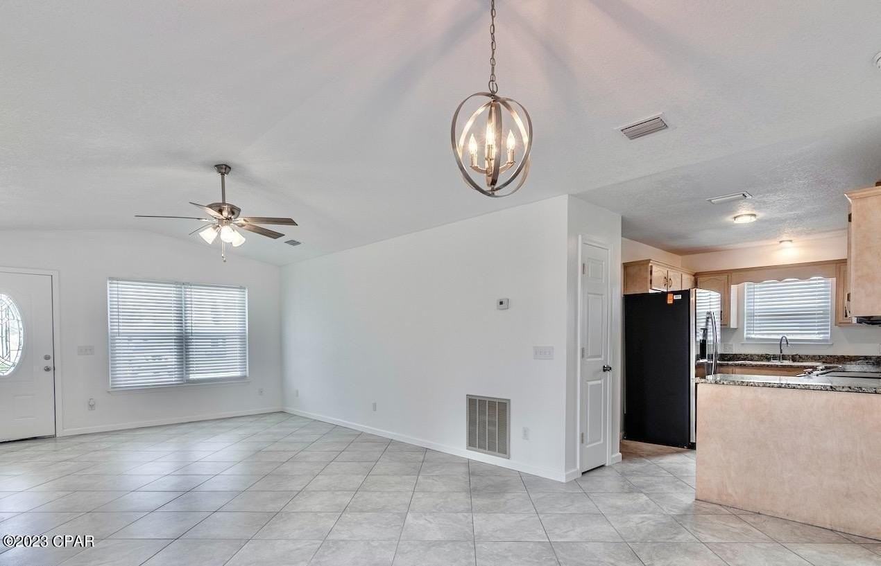 314 S Berthe Ave - Photo 6 of 31