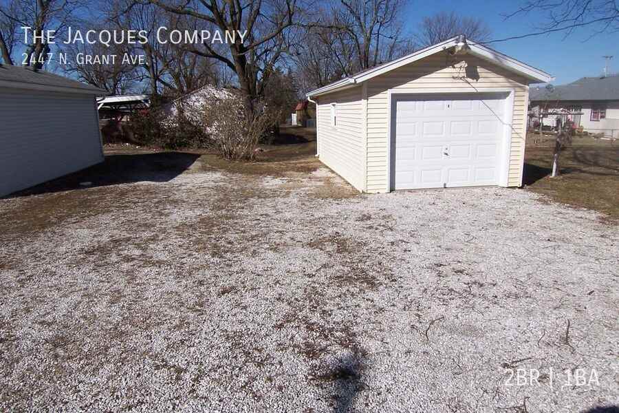 2447 N Grant Ave - Photo 3 of 8