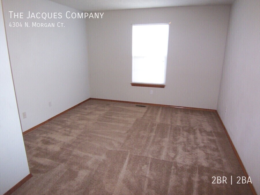 4304 N Morgan Ct - Photo 3 of 10