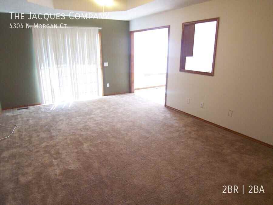 4304 N Morgan Ct - Photo 4 of 10
