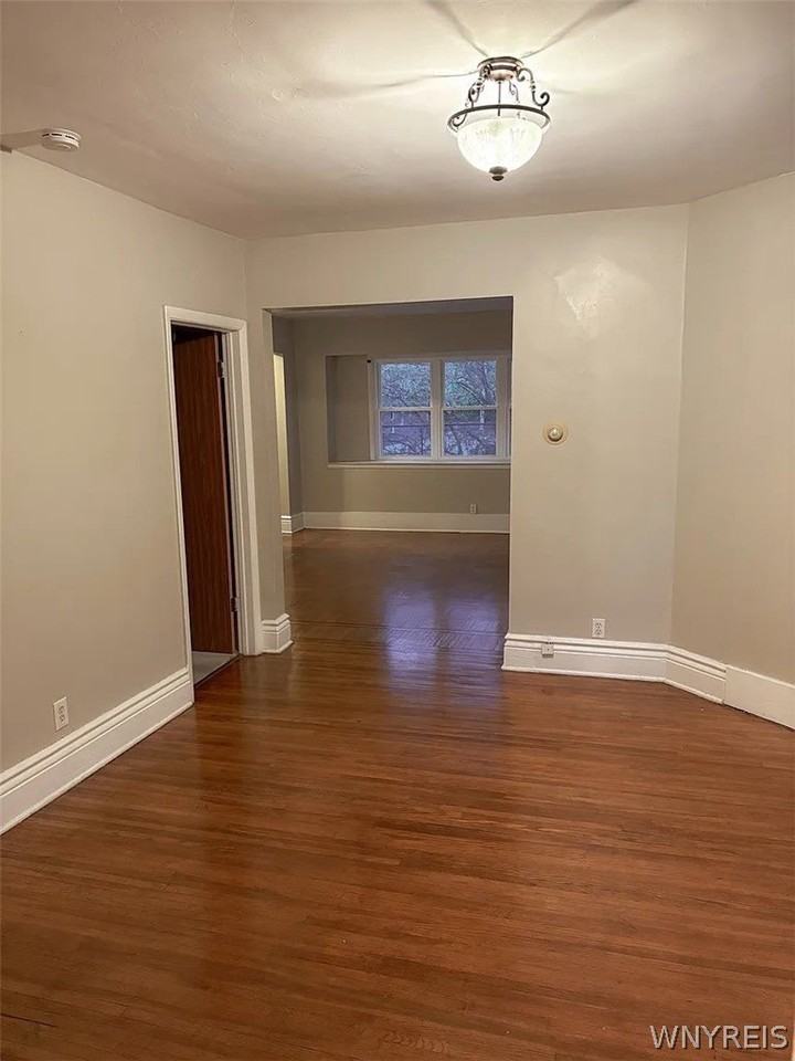 233 Pennsylvania St #3 - Photo 4 of 8